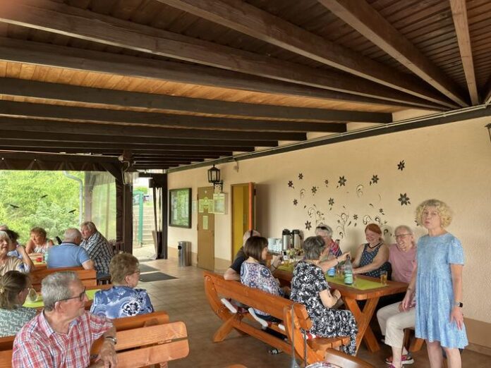 Fröhliches Sommerfest der Bezirksgruppe Hanau des Blinden- und Sehbehindertenbundes in Hessen e.V. mit musikalischer Überraschung