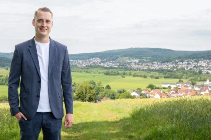 Der Bürgermeisterkandidat setzt auf Emotion, Innovation und Gemeinschaft – offizieller Wahlkampfsong veröffentlicht.