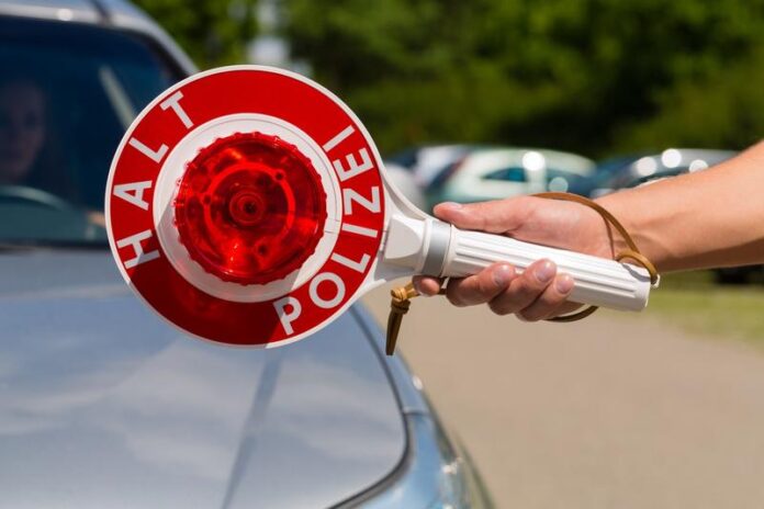 Geschwindigkeitskontrolle auf der B8: Sieben Fahrverbote beietlichen Geschwindigkeitsverstößen