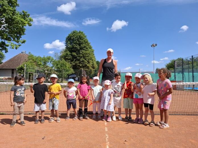 Tennisclub Neuberg übernimmt für den Sommer die Ball- und Bewegungsschule des Kindergarten Panama 2 „Schlaue Krähen“
