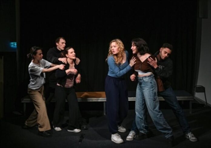 Jugendtheater-Ensemble CONFUSION startet im AJOKI Hanau