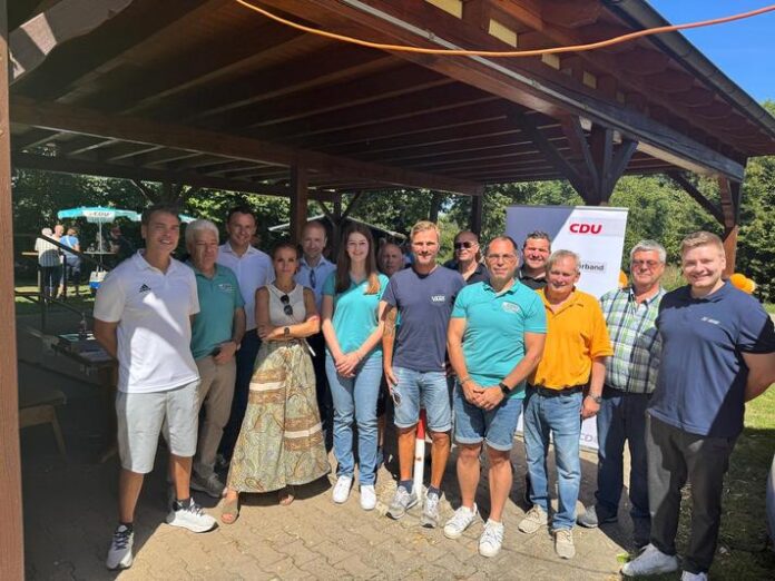 Kuchen, Gespräche und Politik: Großer Andrang beim Äppelfest