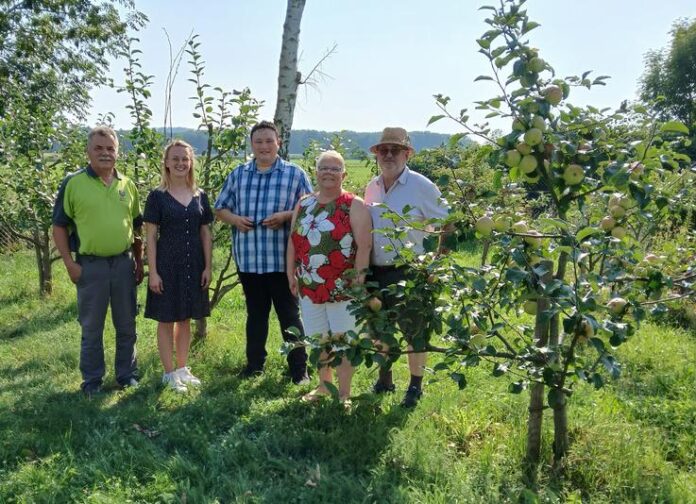 Pfarrerin Lena Elsässer beim OGV Eichen