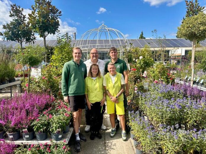 Pflanzen- und Blumenspenden der Gärtnerei Kitzinger bereichern das Jubiläumsfest in Rodenbach