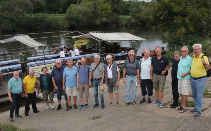 Klosterbesuch Münster Schwarzach, Floßfahrt auf dem Main, Weinwanderung und Knauf-Museum in Iphofen Abwechslungsreicher Wochenendausflug der TSV-Männer-Gymnastik-Gruppe
