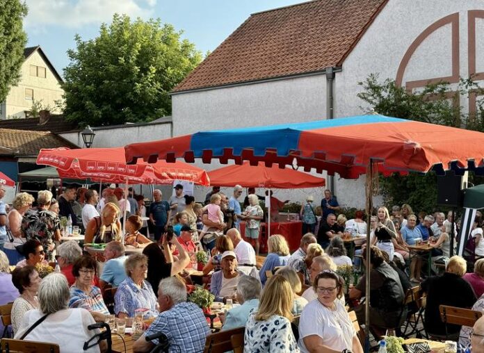 Gemeinsam Feiern im Herzen der Windecker Altstadt: Stadtmauerfest der SPD wieder voller Erfolg