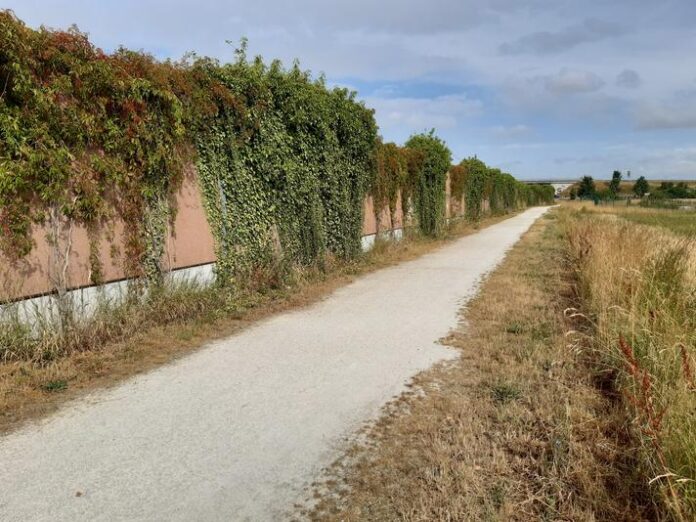 Reparatur verzögert sich Wirtschaftsweg an der Lärmschutzwand bis 10. Oktober gesperrt