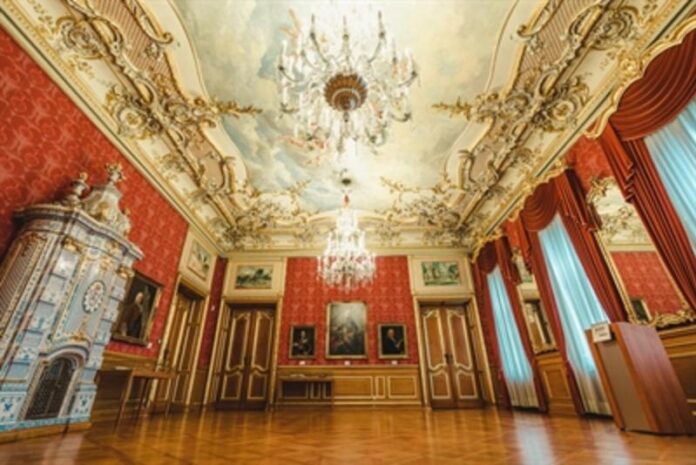 Sonderausstellungen, Vorträge, Kunstführungen, Maskenwerkstatt und Kochen wie Prinz Georg