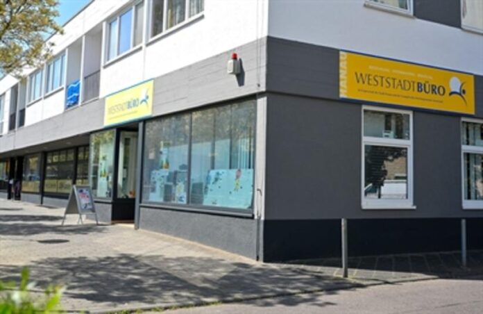 Nachhaltig und gesellig: Kleidertauschparty im Weststadtbüro