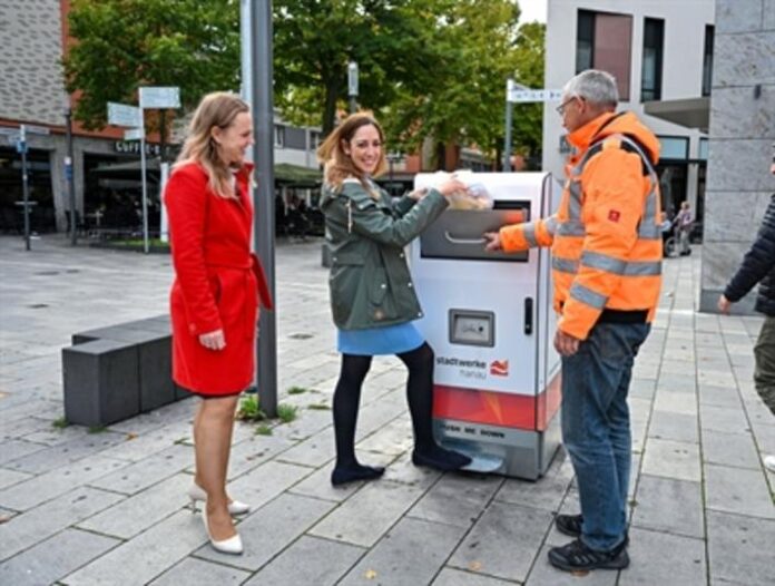 Neuer Solar-Papierkorb auf dem Freiheitsplatz