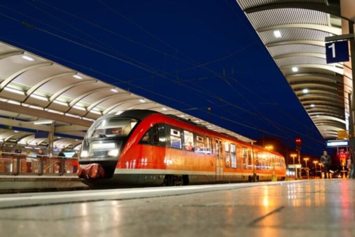 Nach dem Club sicher nach Hause - ADAC Test: gute Noten für Nahverkehr in Frankfurt und Kassel