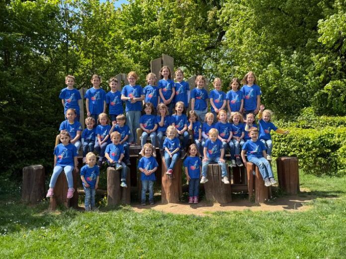 Strahlender Sonnenschein und leuchtende Kinderaugen