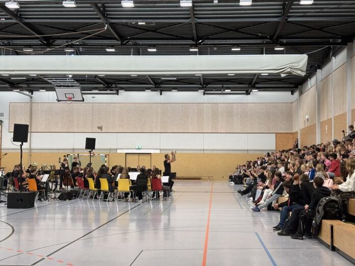 HR-Bigband auf XXL Schultour: Großer Auftritt an der Bartha