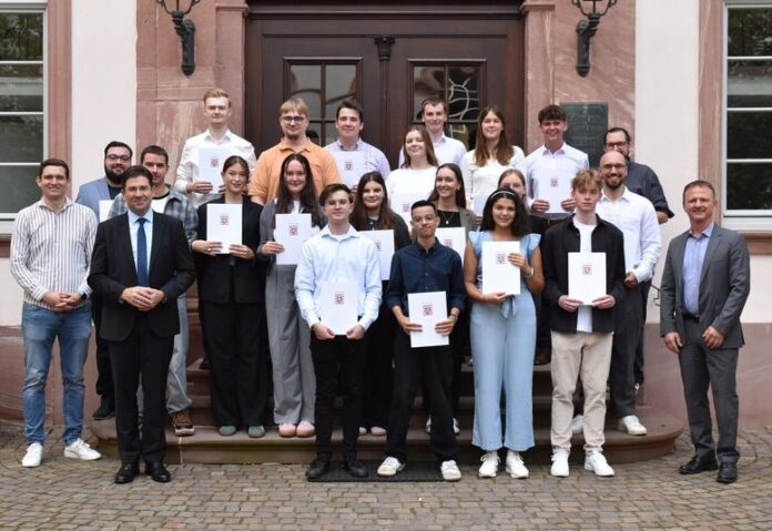 Gefragter Arbeitgeber: RP Darmstadt startet ins neue Ausbildungsjahr