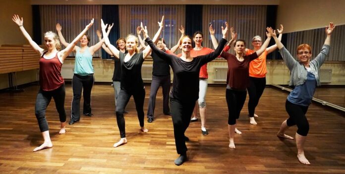 TÄNZERINNEN für die Erwachsenen Jazz-TanzgruppePINK RELASE gesucht