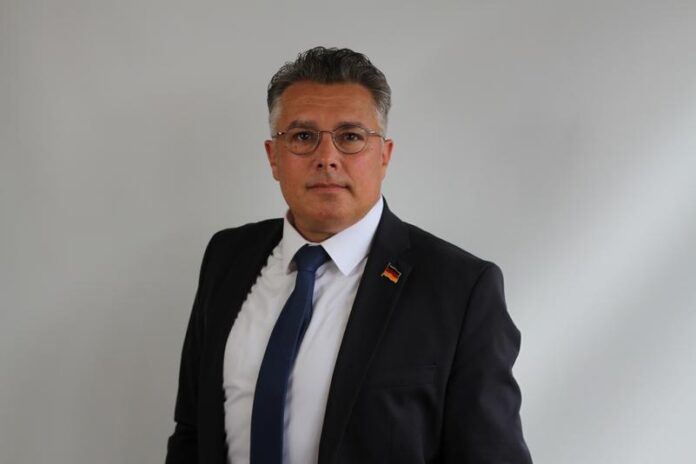 Kandidaten Portrait Nils Vornwald, Bürgermeisterkandidat der AfD für Bruchköbel