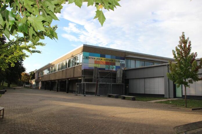 Befreiung vom Bebauungsplan zur Erweiterung der Bertha-von-Suttner Schule