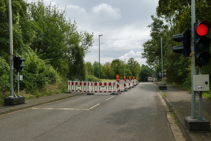 Temporäre Ampel regelt ab heute Verkehr in Großauheim