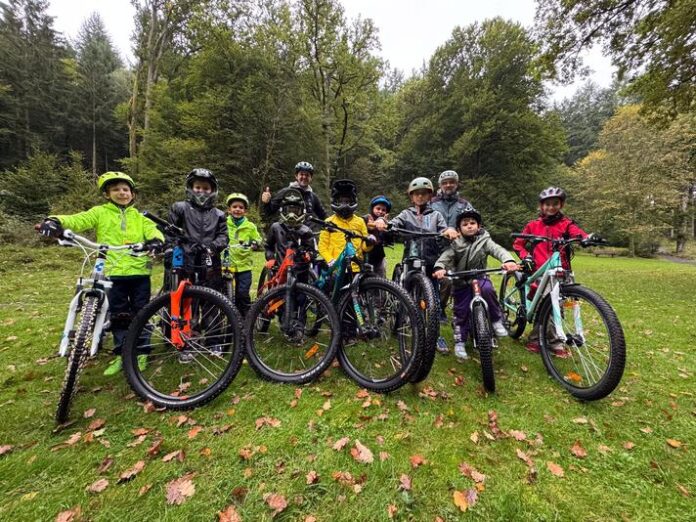 Mountainbike-Kurse fahren über Stock und Stein