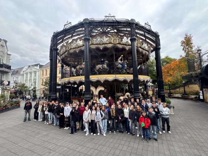Jugendliche fahren ins Phantasialand