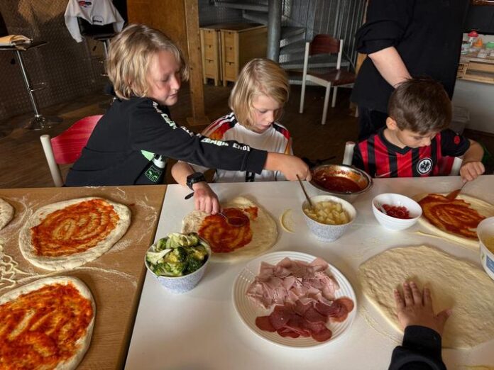 Pizza-machen.jpeg-ad698e6d922d418237e2f87ab14cbeff Abenteuer und Genuss