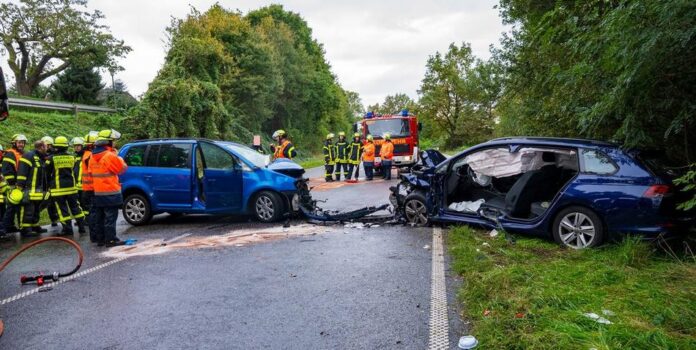 Zwei Schwerverletzte bei Frontalkollision: StundenlangeVollsperrung - Hanau