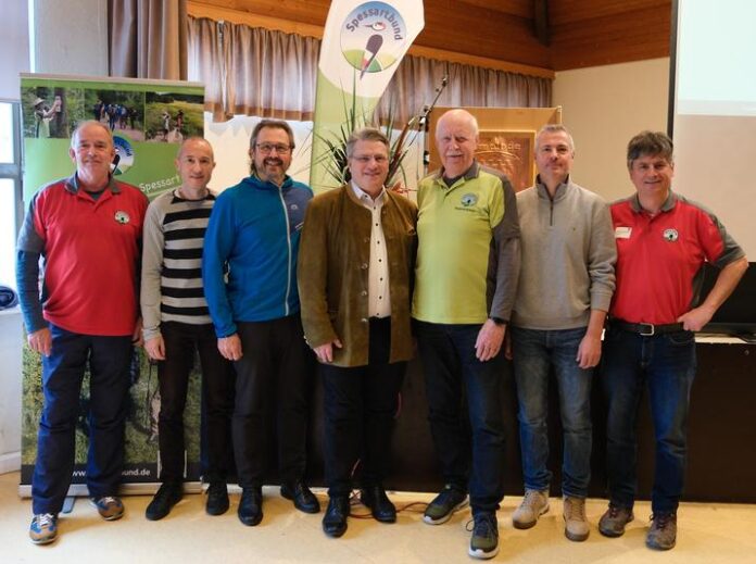 Von großen und kleinen Spechtlöchern