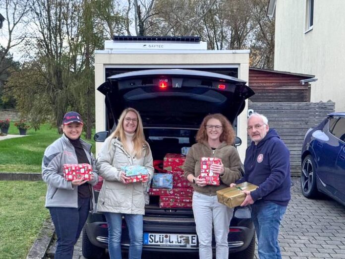 Ein Kofferraum voller Geschenke