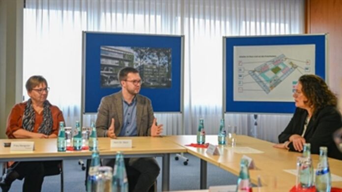 Andrea Nahles zu Gast in Hanau: Leuchtturmprojekt „Haus rund um das Erwerbsleben“ im Fokus