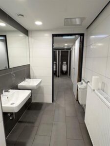 öffentliche toilette „am markt“ in hanau nach vandalismus wieder nutzbar