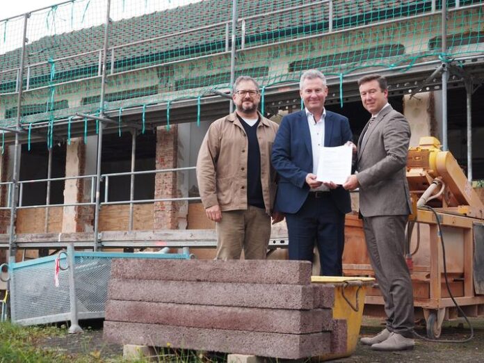 Gemeinschaftshaus Hutten wird innen und außen zum Ort der Begegnung