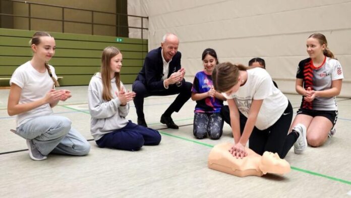 Hessen geht voran: 60.000 Schülerinnen und Schüler lernen Leben retten