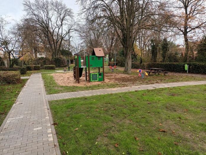 Mehr Platz zum Spielen und Verweilen, der Spielplatz “Kahler Straße“ ist wieder geöffnet.