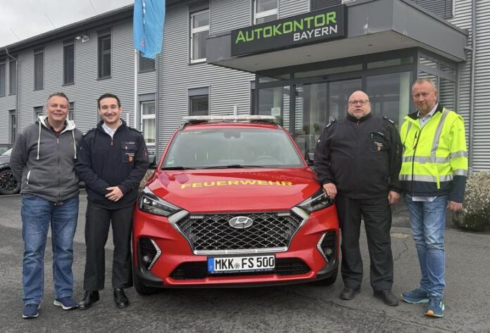 Autokontor Bayern GmbH spendet PKW für die Feuerwehr