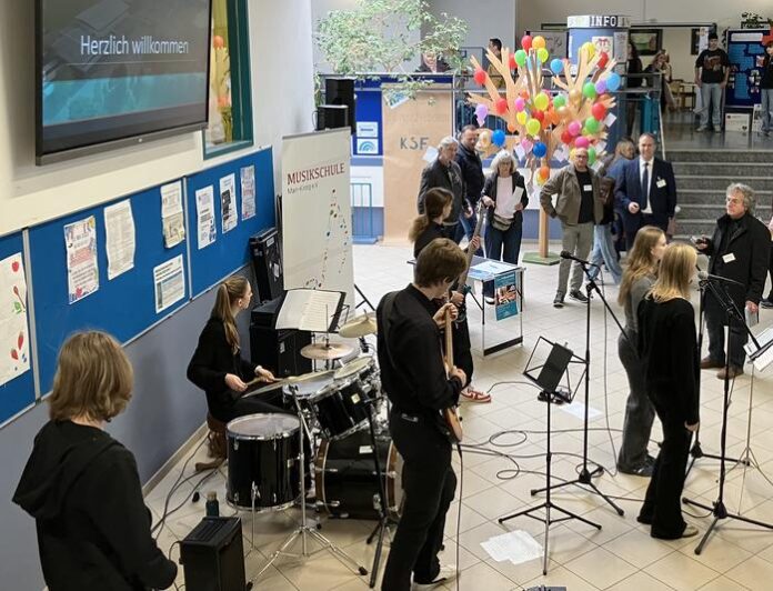 Mit Sternenblick, Informationen kompakt und viel Lust aufs Lernen: So präsentierte sich die Kopernikusschule beim Tag der offenen Tür