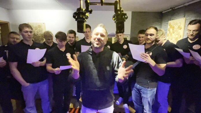 Ein Lied, das bleibt: Andy Ost und der TV Gelnhausen singen Vereinshymne ein