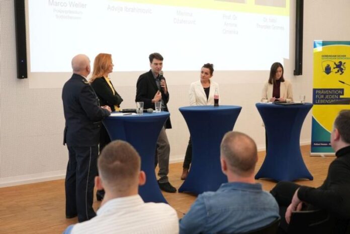 Fachtag des Polizeipräsidiums Südosthessen: Aufarbeitung der Jugoslawienkriege als Beitrag zu demokratischer Resilienz und bürgernaher Polizeiarbeit