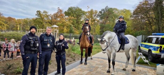 Unerlaubte Abfallentsorgung: Präventivstreife der Reiterstaffel in der Bulau