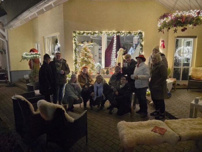 Ostheimer Kerbmädchen gestalten Adventsfenster