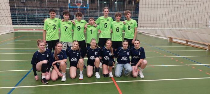 Silber im Tiebreak: Volleyballer der Kopernikusschule werden Vize-Regionalmeister – Mädchen holen Bronze