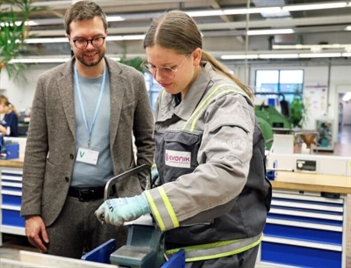 „Miteinander. Arbeiten“: Bürgermeister Dr. Bieri diskutiert Arbeitsmarktpolitik mit Evonik