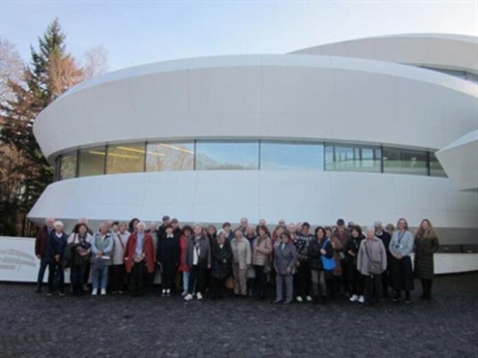 Reise durchs Universum und Weihnachtszauber am Neckar