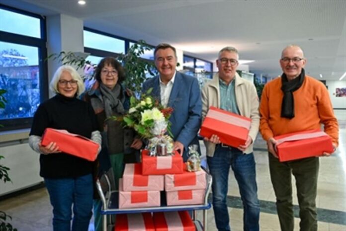 Tradition fortgeführt: Hanauer Imkerverein überreicht Honigspende