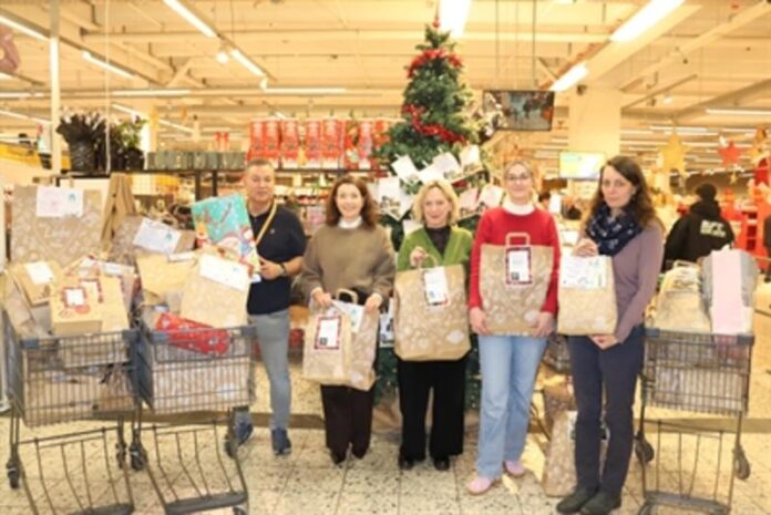 Große Spendenbereitschaft bei Wunschbaumaktion im Globus