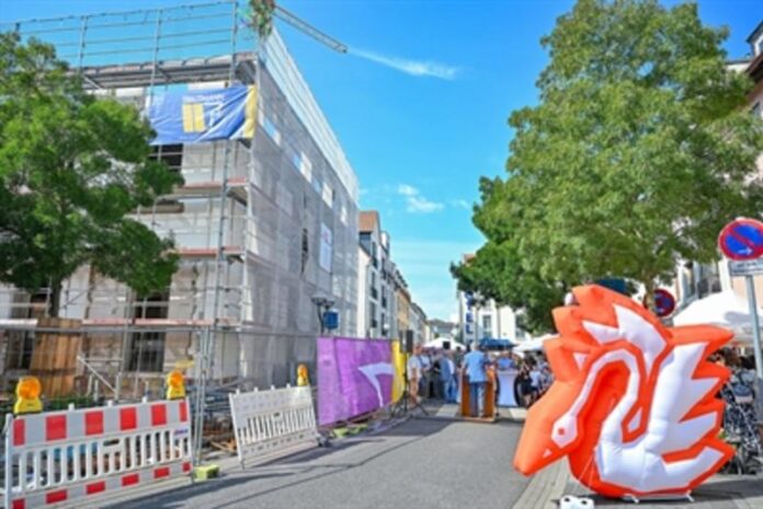 Hanau stärkt Demokratie und Vielfalt: DEXT-Fachstelle geht in weitere Förderperiode