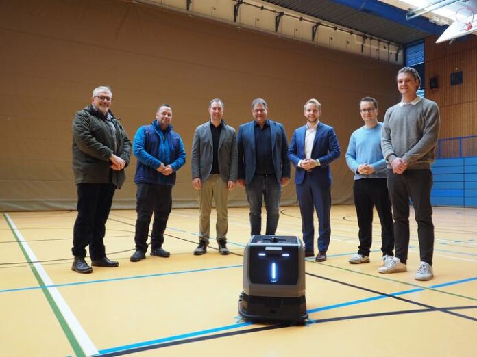 Ein kleiner Roboter für die große Sporthalle