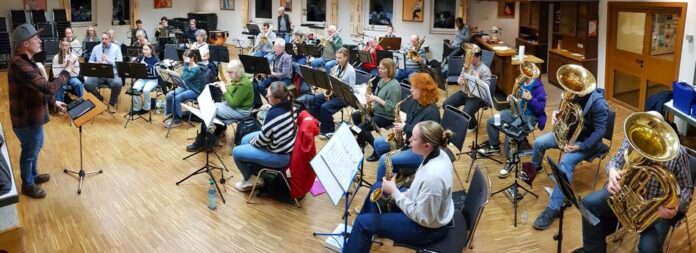 Weihnachtszauber mit Taktstock und Tannenduft - BON lädt zum Konzert ein