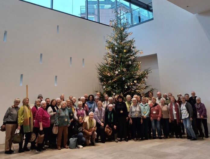 Seniorenausflug der Gemeinde Hasselroth in den hessischen Landtag und zum Sternschnuppenmarkt nach Wiesbaden.