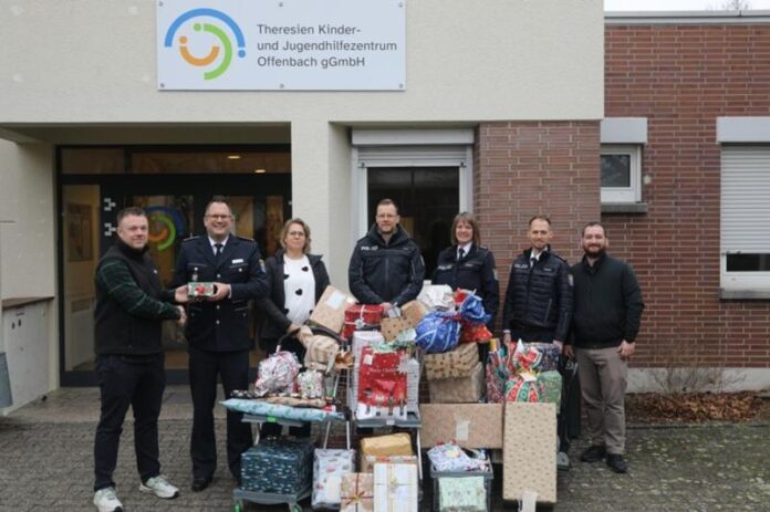 Über 80 Geschenke sorgten für strahlende Augen bei Kindern und Jugendlichen des Theresien Kinder- und Jugendhilfezentrums