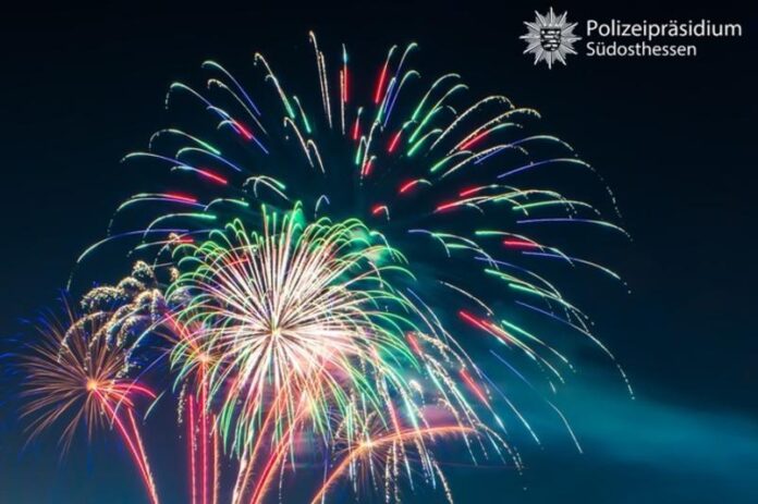 Mit Sicherheit ins neue Jahr: Polizeipräsidium Südosthessenverstärkt Präsenz in der Silvesternacht und setzt aufverantwortungsvolles Feiern (FOTO)